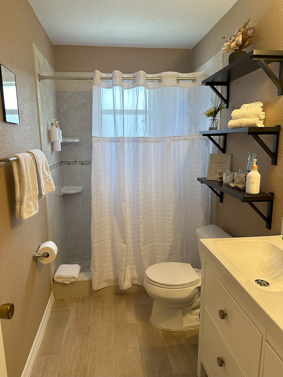 Private Bath: Walk-in shower, double vanity, large linen closet.