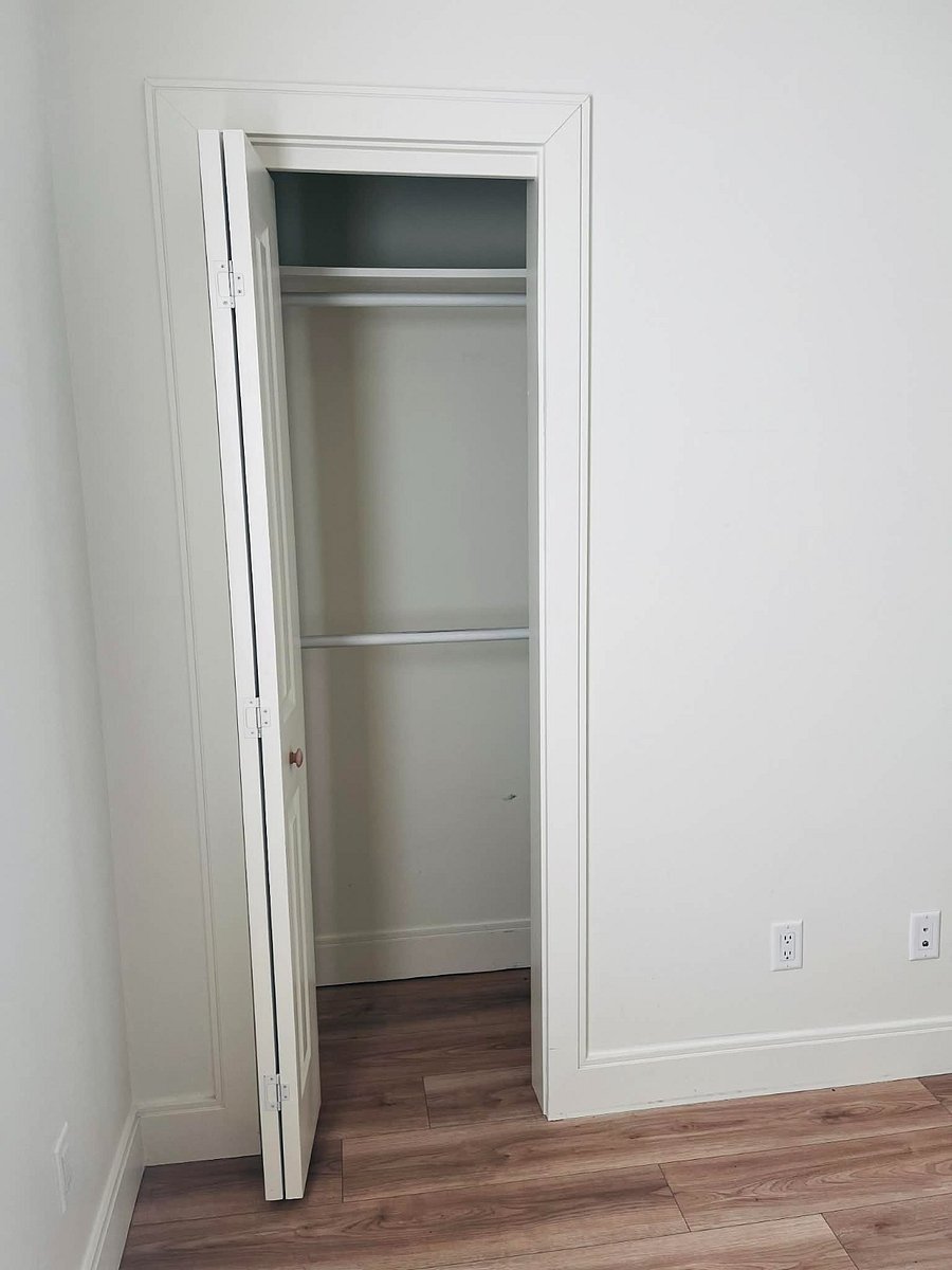 Closet with 2 hanging rods
