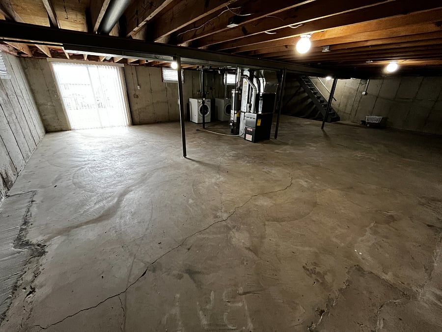 Basement with washer/dryer