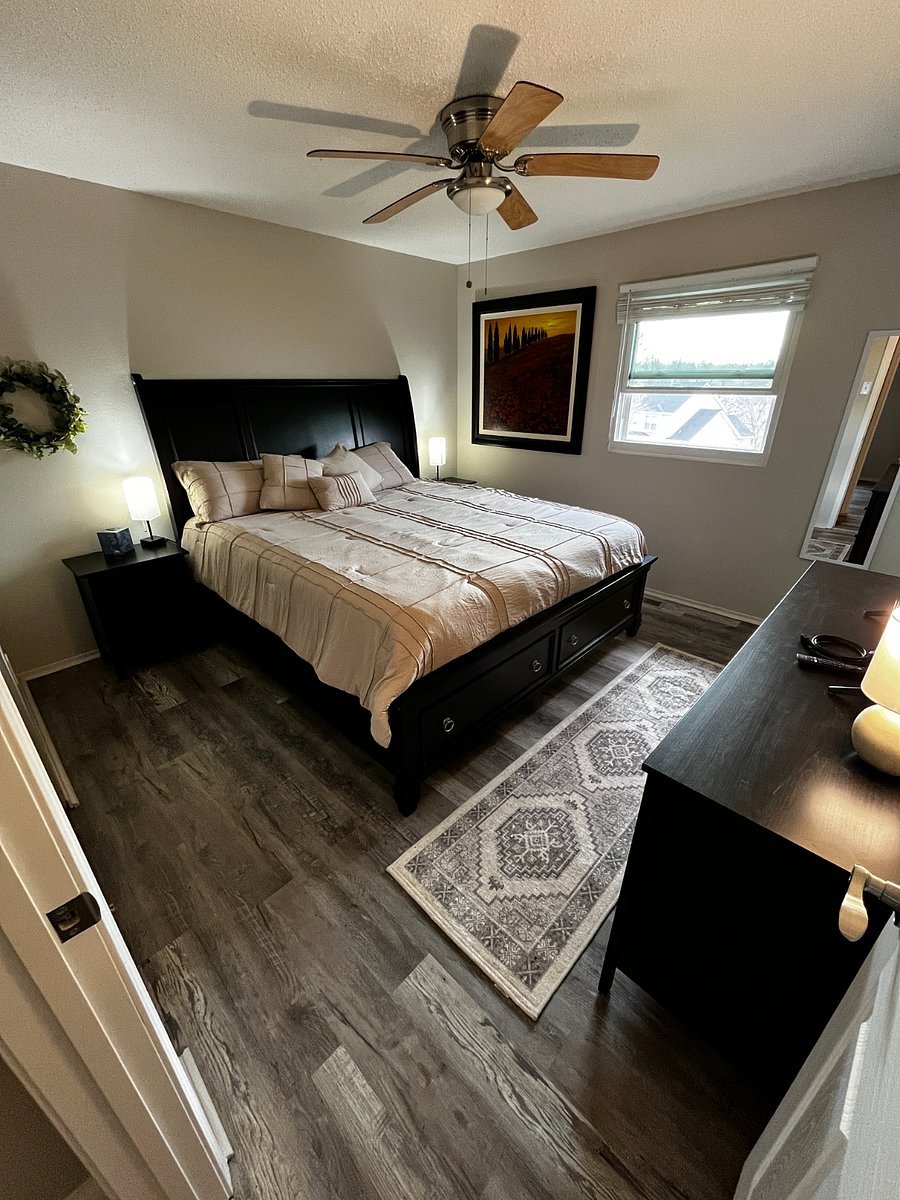 Bedroom 1 King