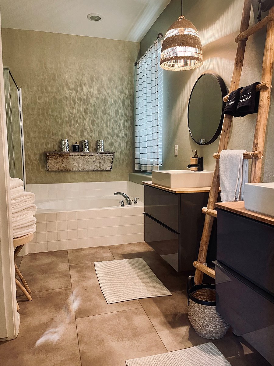 Primary en suite Bathroom