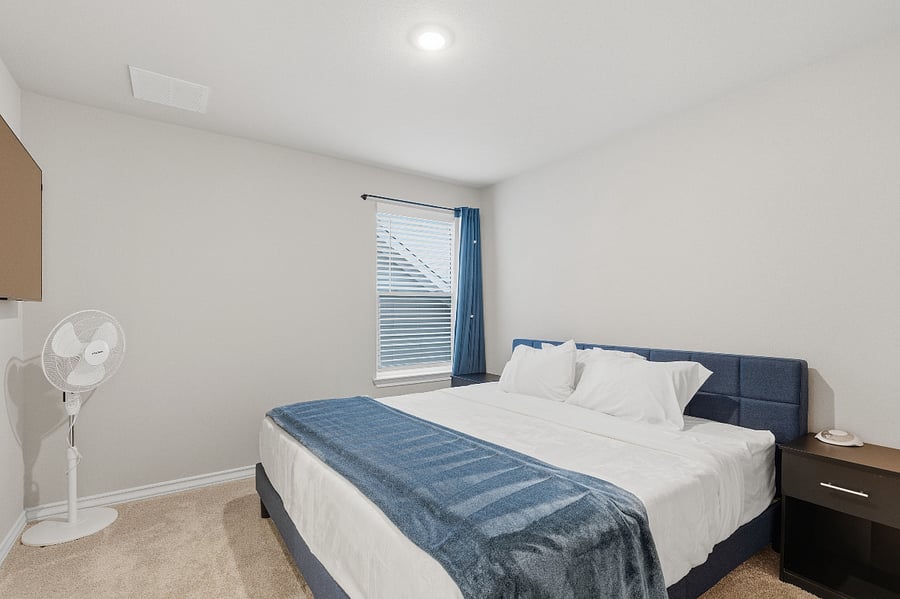 King Jr. Master Suite