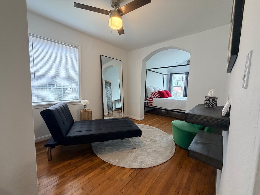 Sitting room off Master