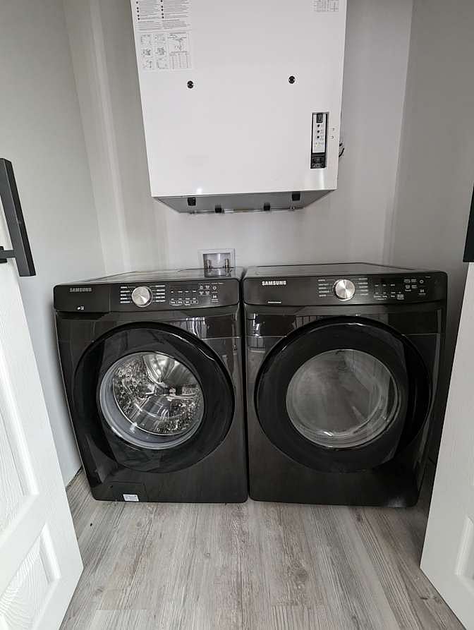 SHARED Washer/dryer located on the 2nd floor 
