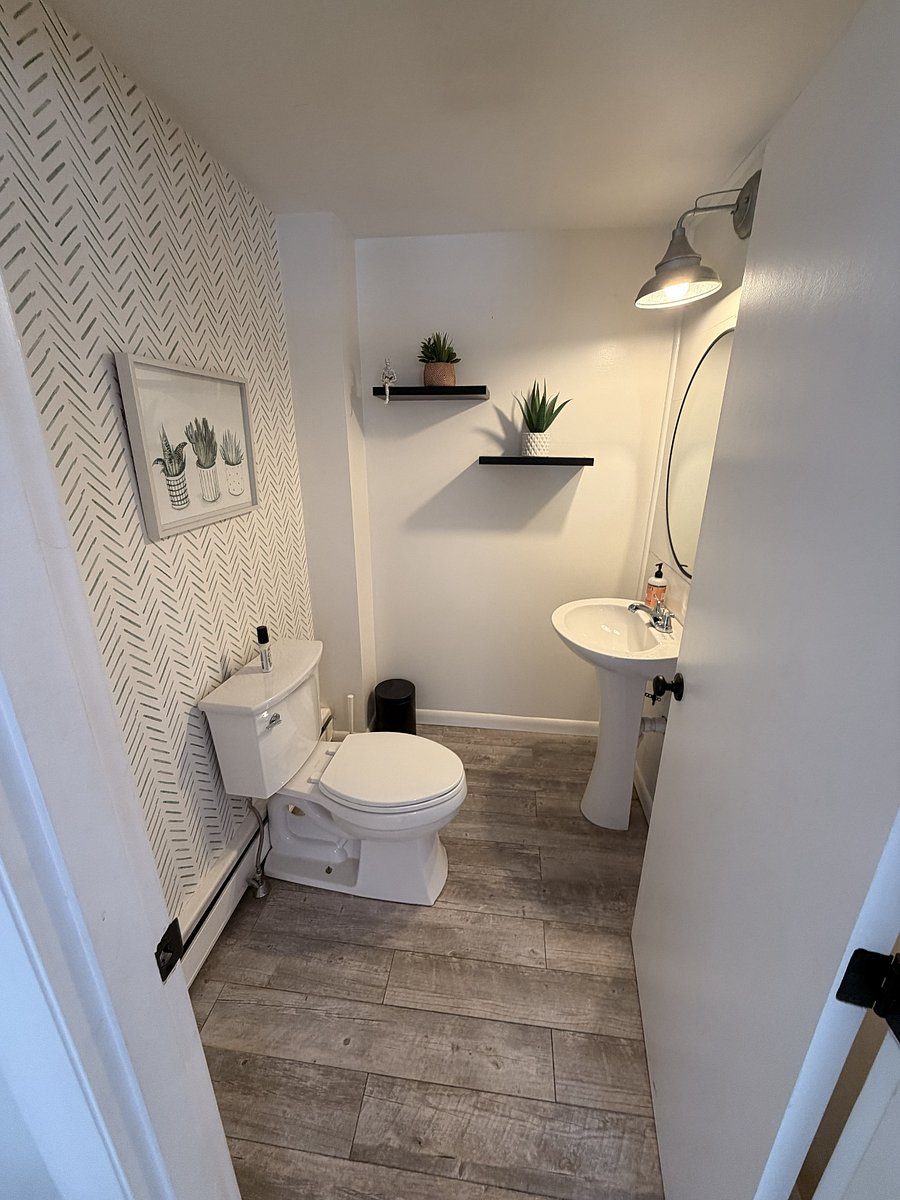 Private bathroom, no shower.