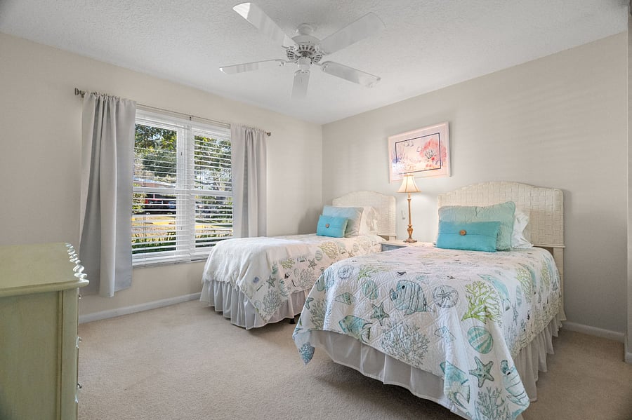 Downstairs bedroom has two twin beds