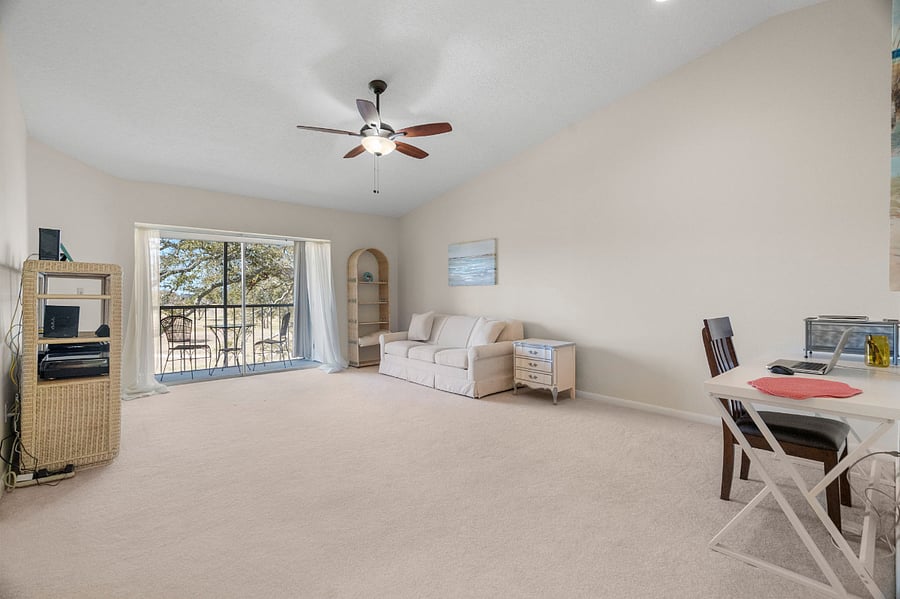 Upstairs living area with dedicated work area. Wi-Fi and printer available.
