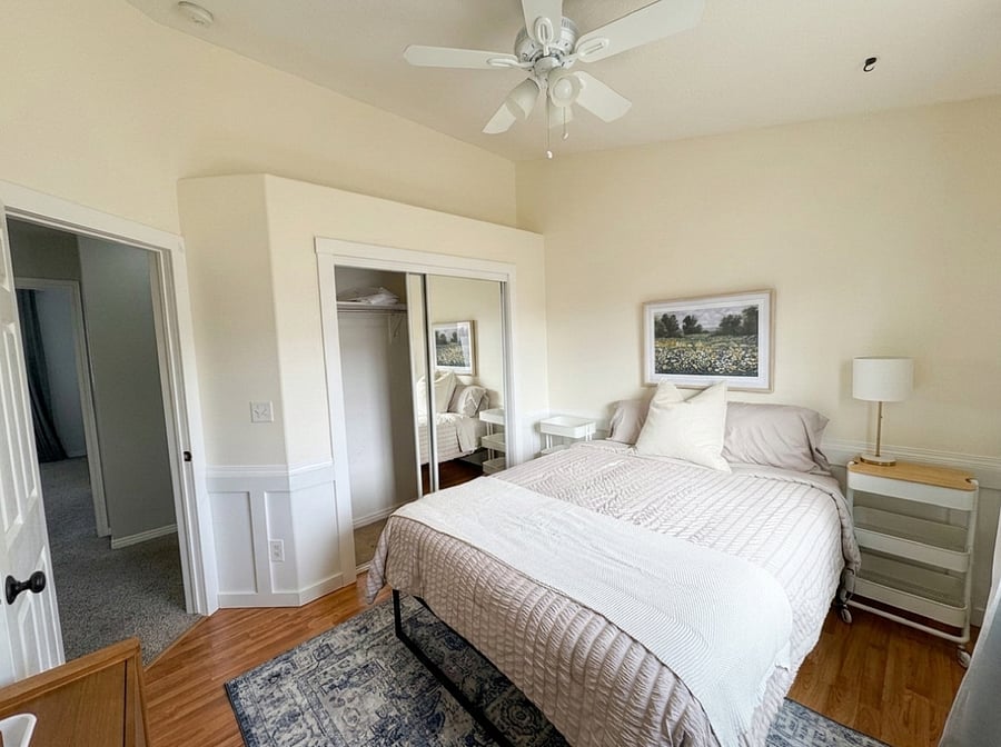 Upstairs Guest Room 1 - Queen Bed