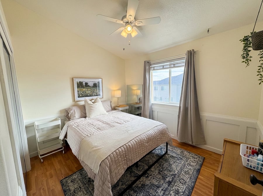 Upstairs Guest Room 1 - Queen Bed