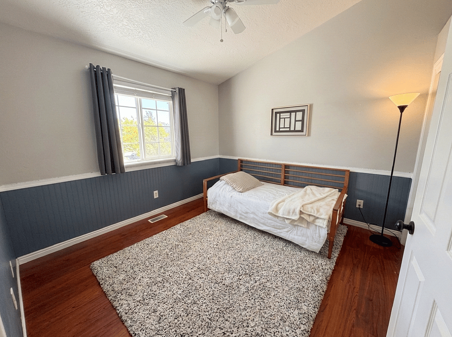 Upstairs Guest Room 2 - Twin Bed