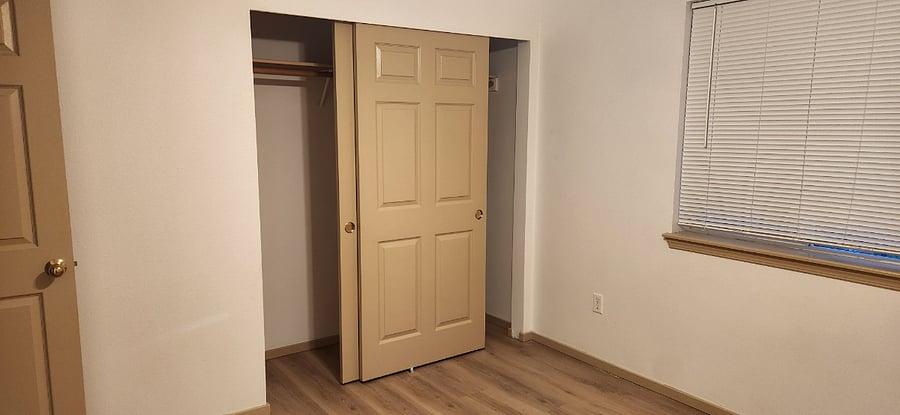 Guest room closet.