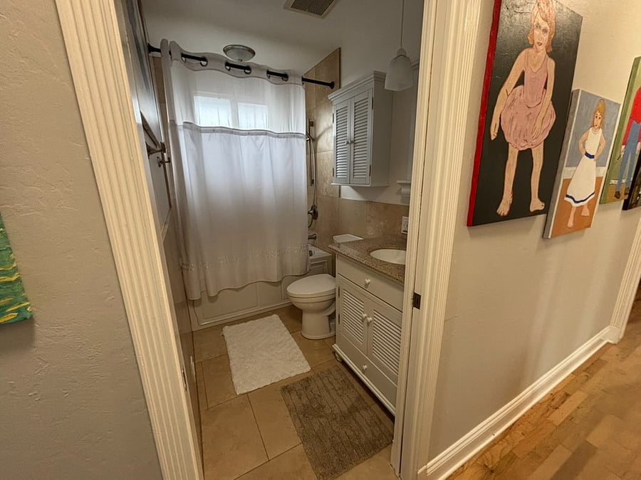 Hall full bathroom