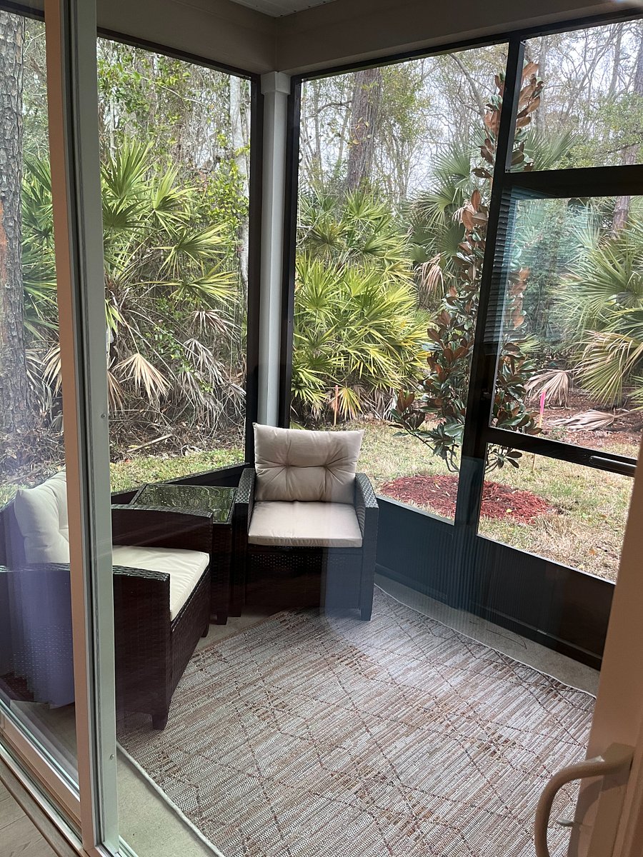 Screened private patio