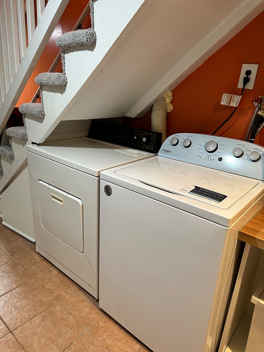 Convenient in-unit washer and dryer. 