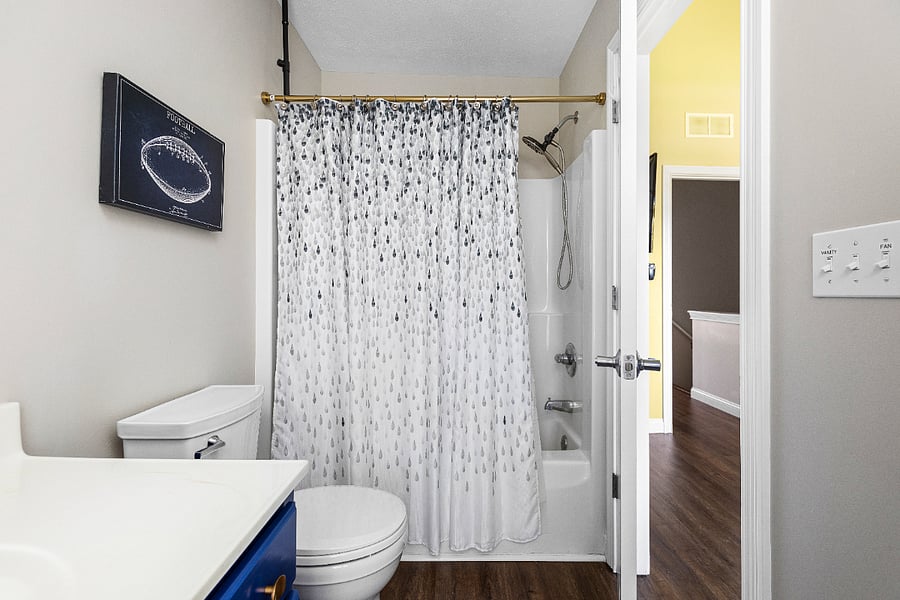 Bath 2 private bathroom with tub/shower combo