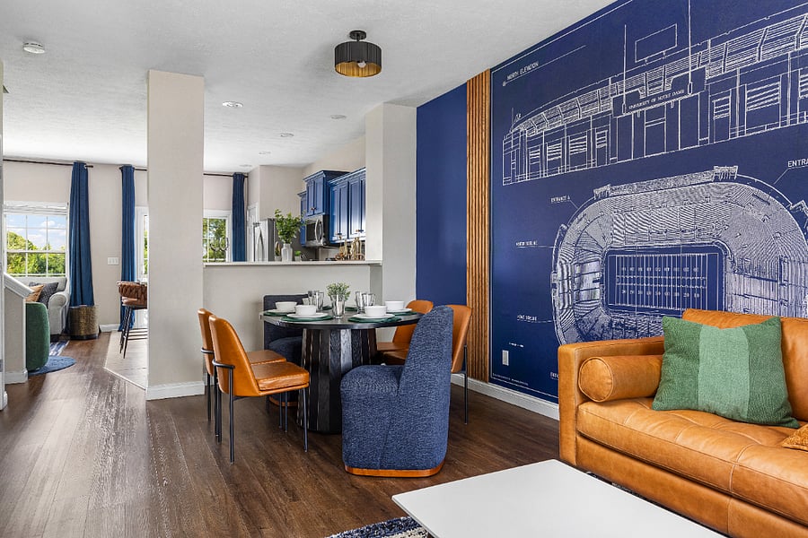 Dining area on 2nd floor seats 6