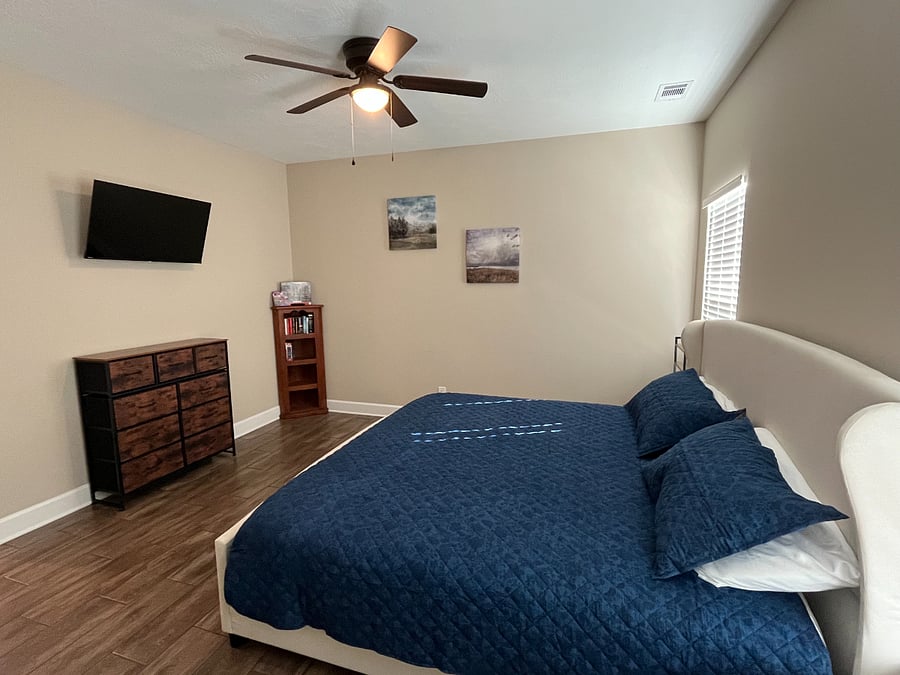 King Bedroom for $1500/month