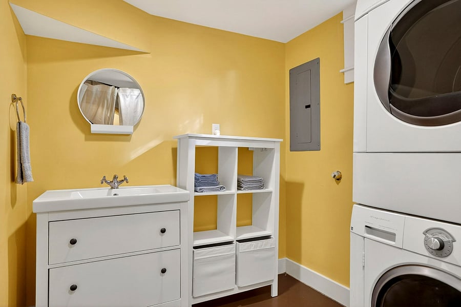 One-sink vanity and washer/dryer