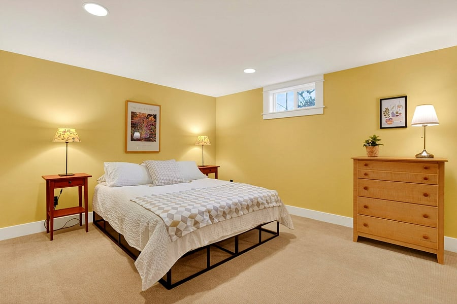 New queen bed