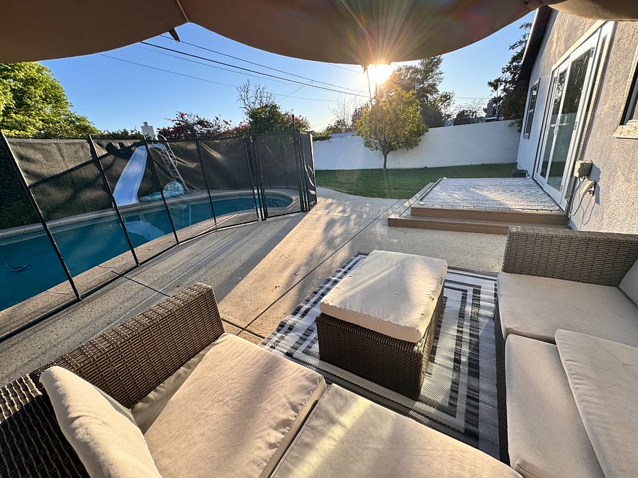 Backyard - Outdoor sitting area