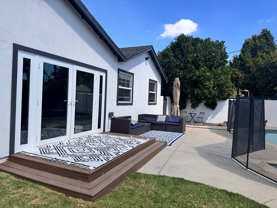 Backyard - Outdoor sitting area