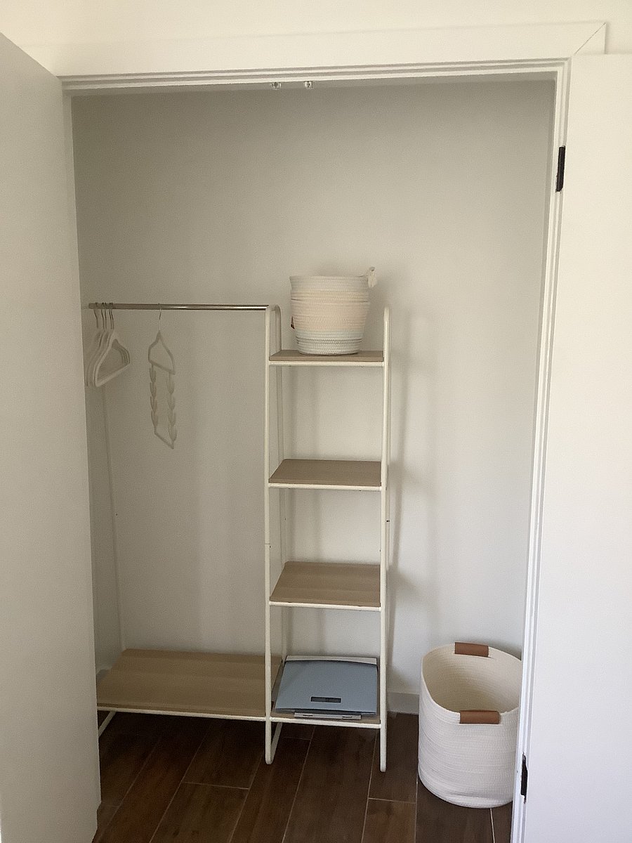 Bedroom - closet (Queen Bed)