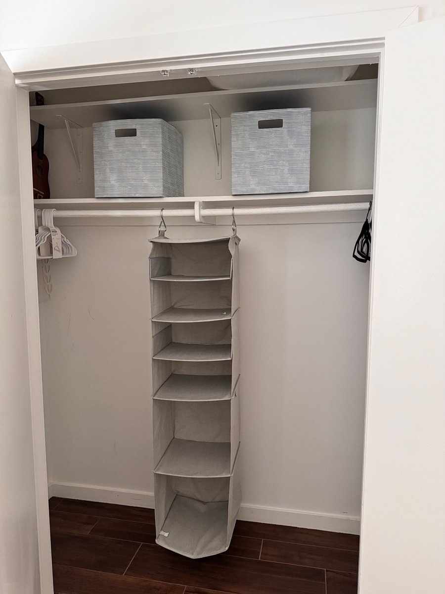Bedroom - 2x Twin size Beds
