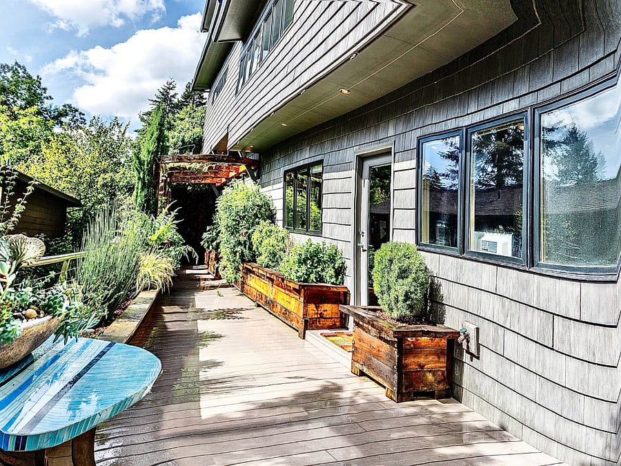 Private garden patio was seating.