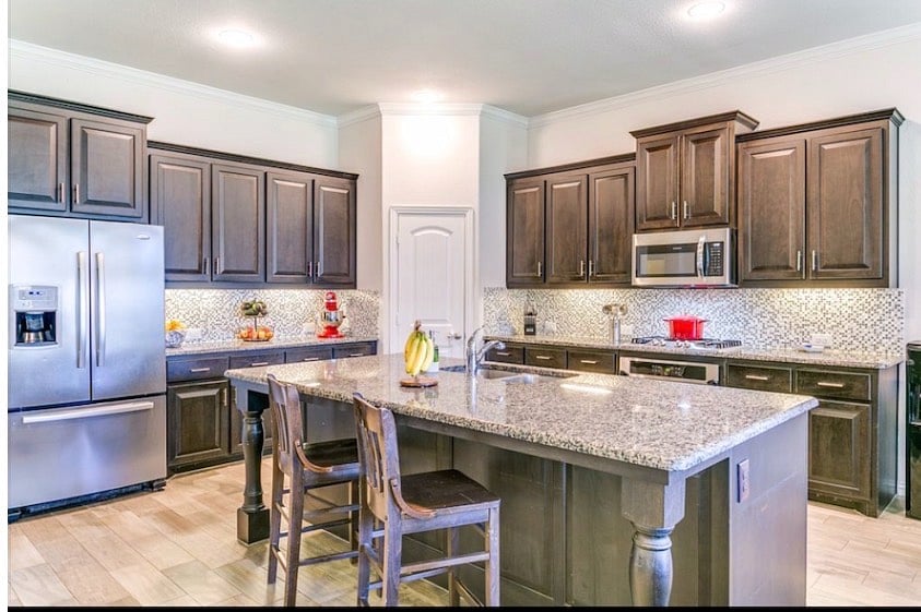 Shared full kitchen access