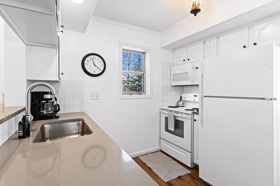 Kitchen | Electric Stove | Microwave