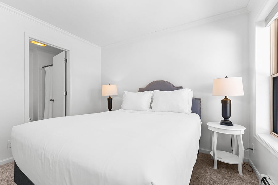 Bedroom 1 | Queensize Bed
