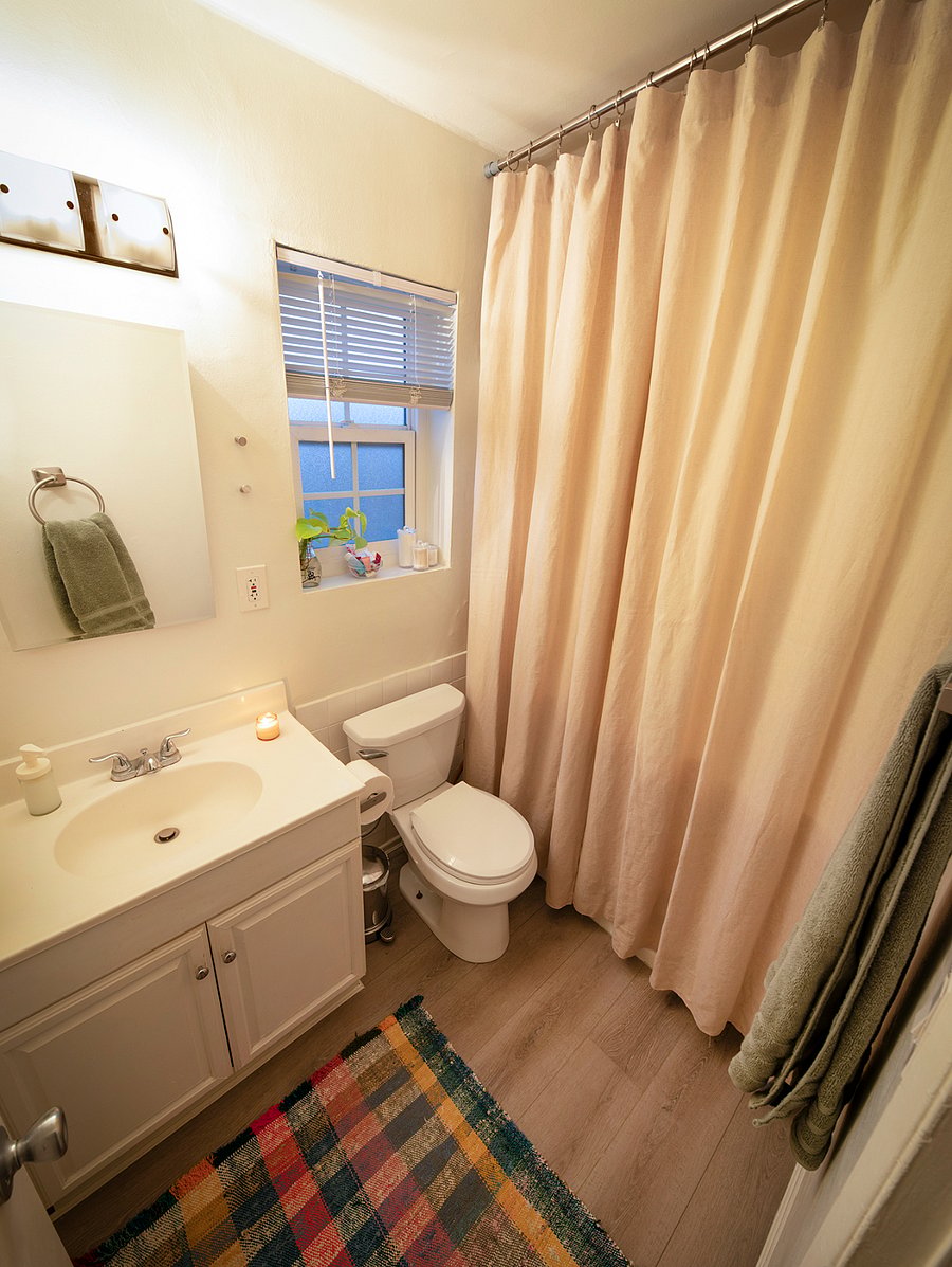 full bath with shower in tub