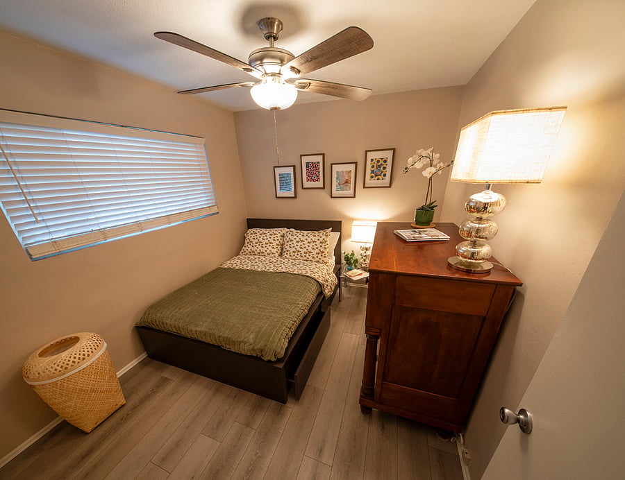 2nd bedroom with Full bed (SAATVA mattress)