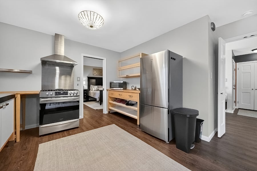 Gas-top stove. Air fryer option on oven.  Appliances are new.