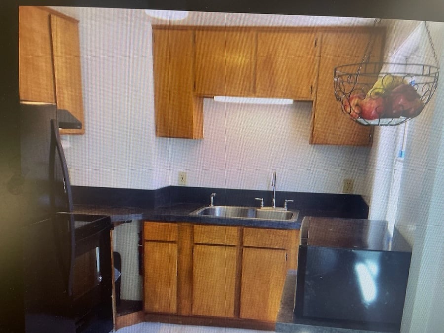 Kitchen w/gas range & outdoor deck!