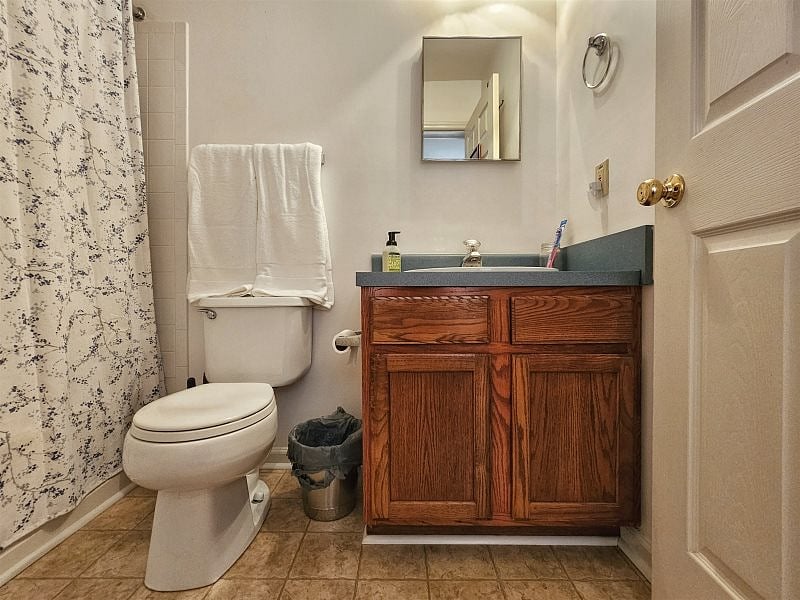 Main Level Bath with tub/shower