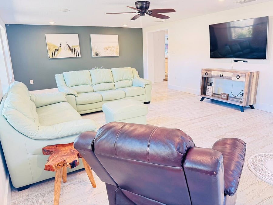Living/Entertainment Room
