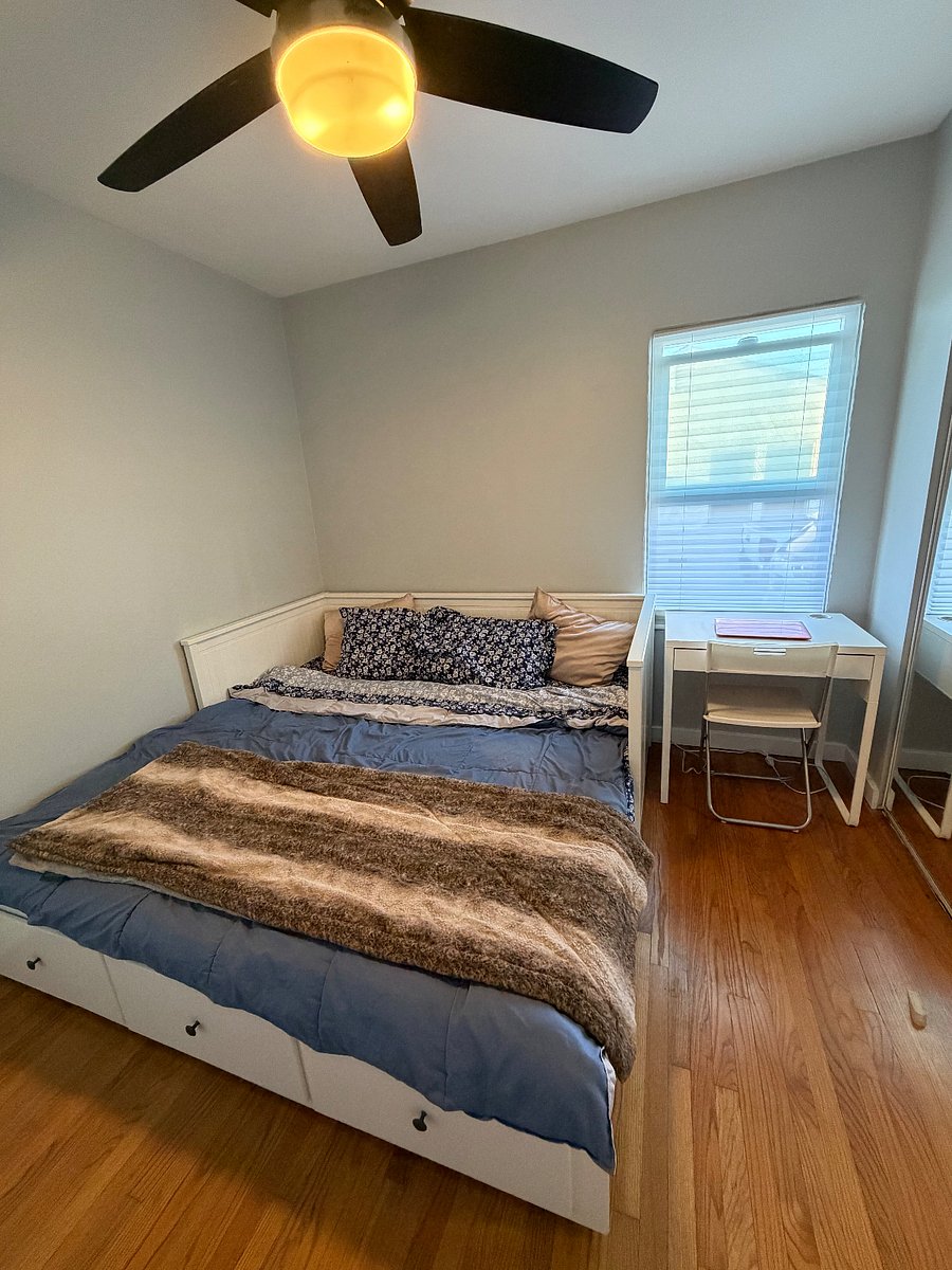 Bedroom #2 - day bed and desk