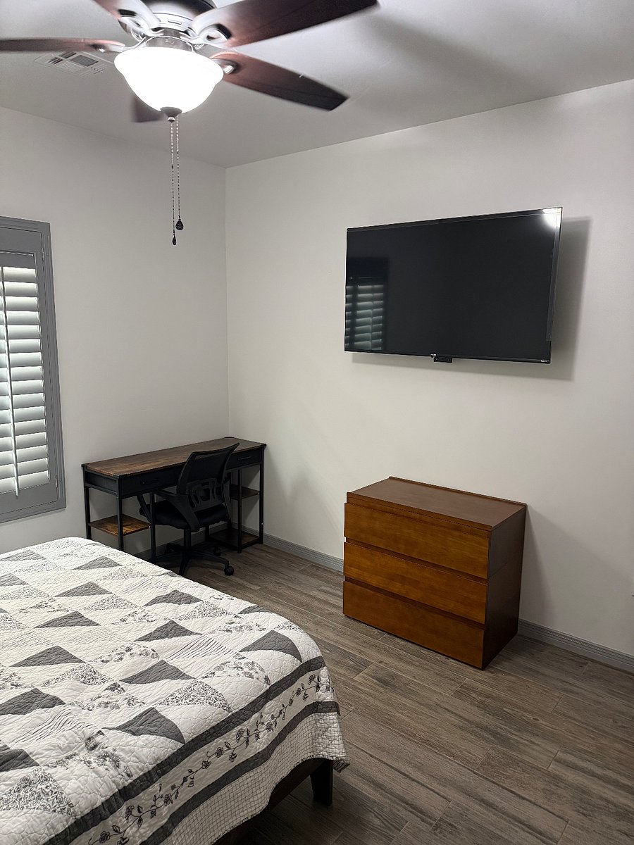 2nd bedroom