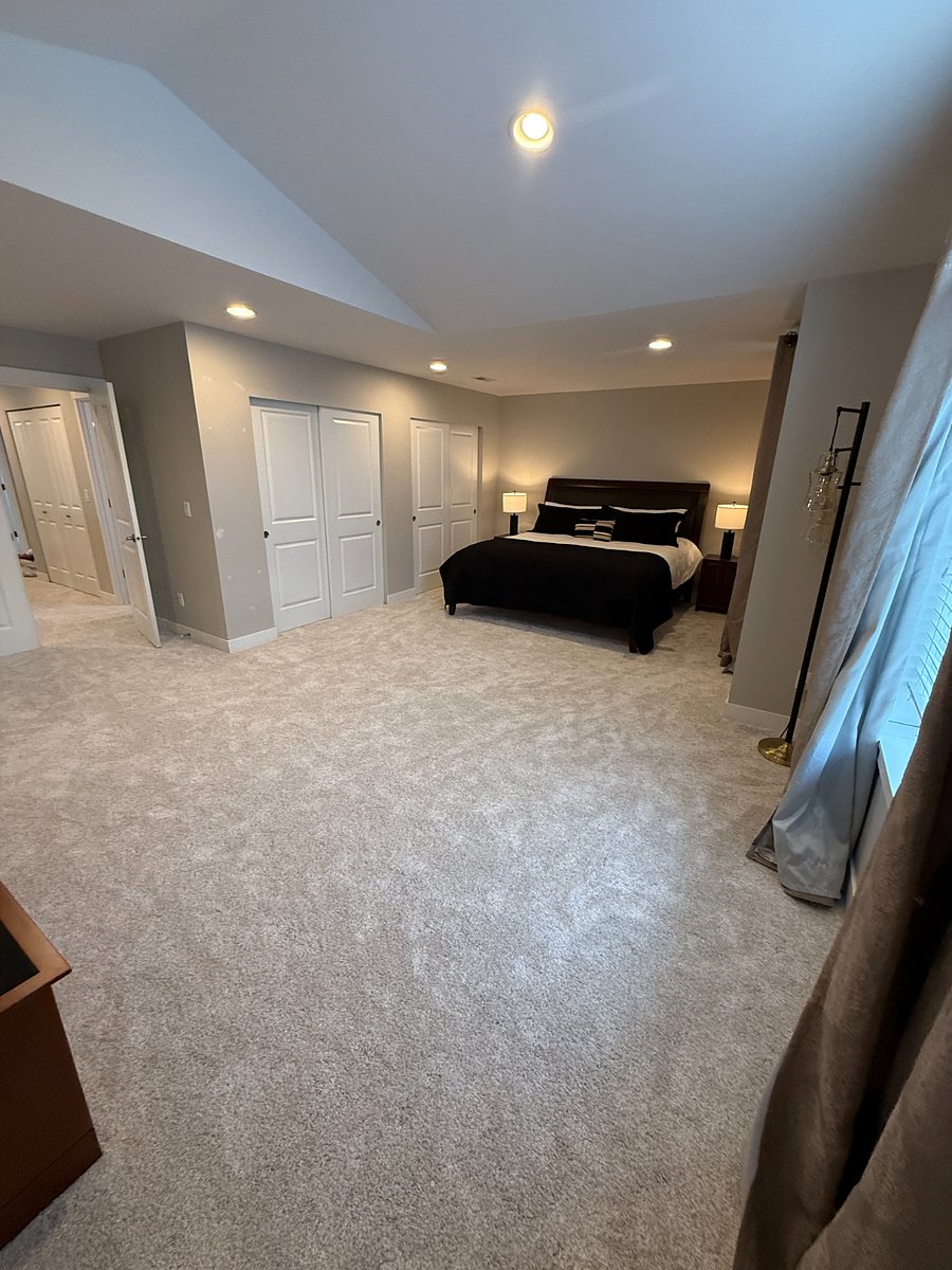 Bedroom 3: King Bed