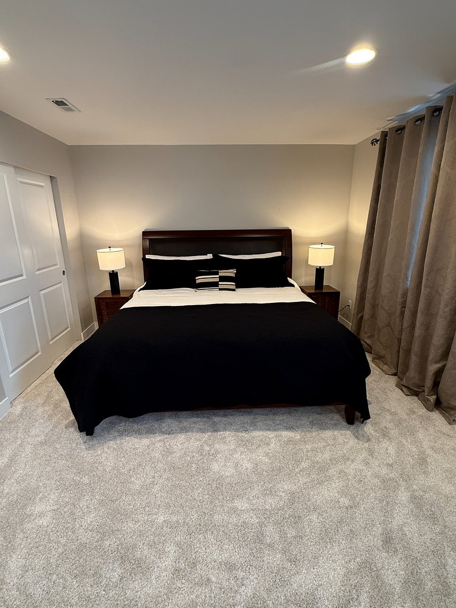 Bedroom 3: King Bed