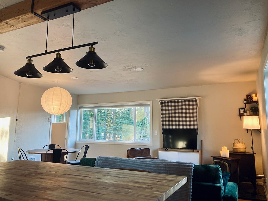Seating for 3 at kitchen island, seating for 4 at dining room table. Couch folds out to full size bed.