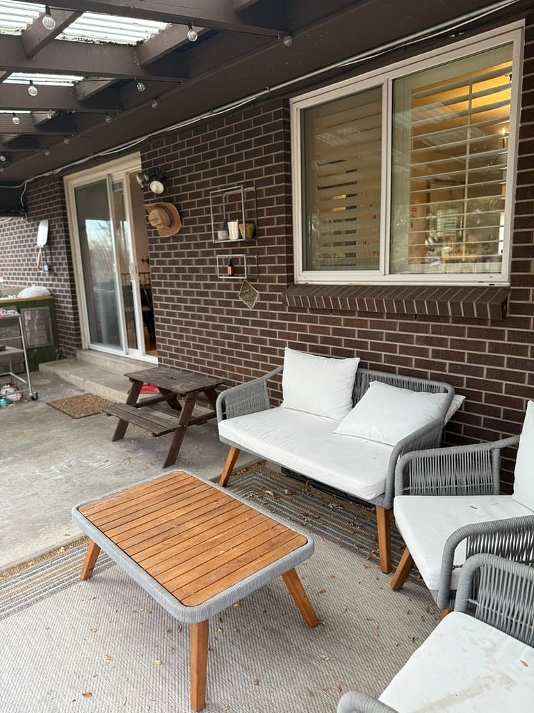 Patio/ covered seating area off the kitchen