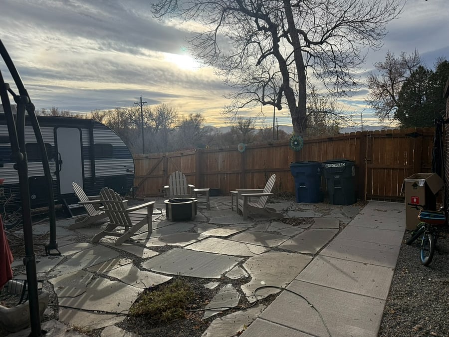 Firepit/ Flagstone patio