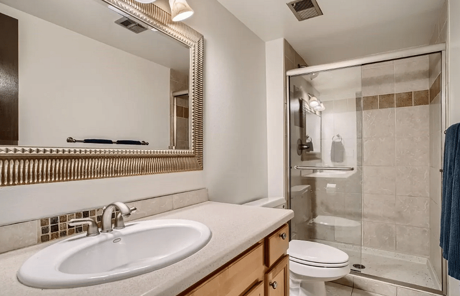 Bathroom 3 on main living room level
