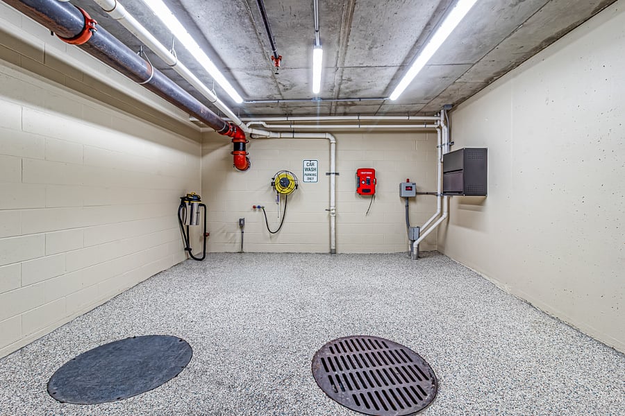 Car wash bay