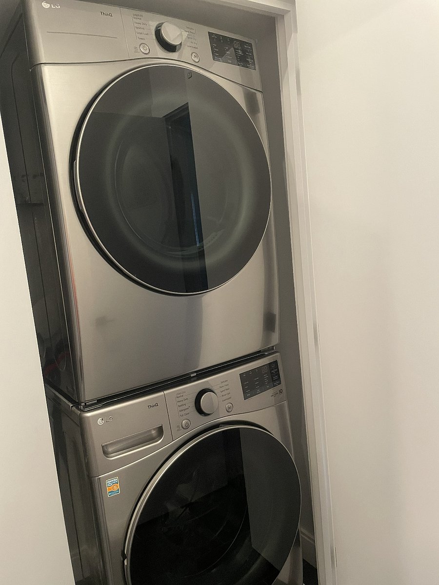 Main Bathroom - shower/tub/washer/dryer/vanity