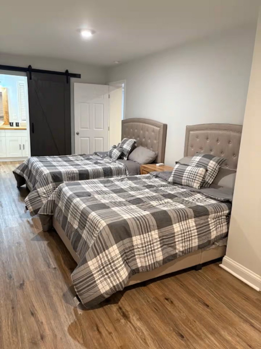 Bedroom 1 - Main Floor