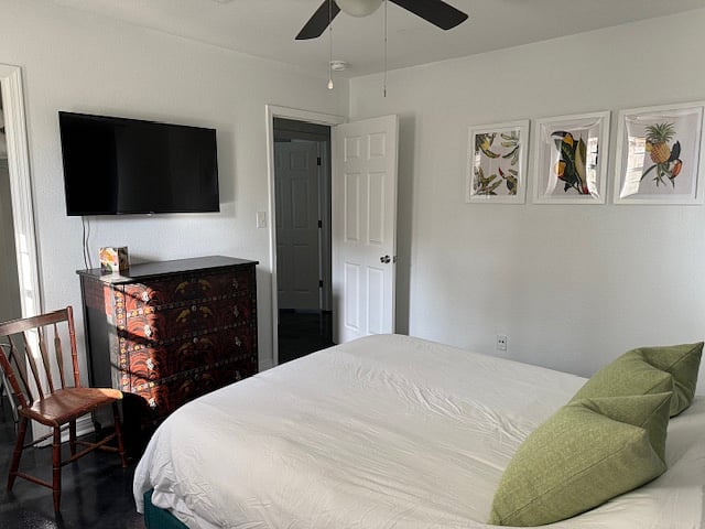 Galvez Queen Bedroom / TV / Closet / ceiling fan / chest drawer