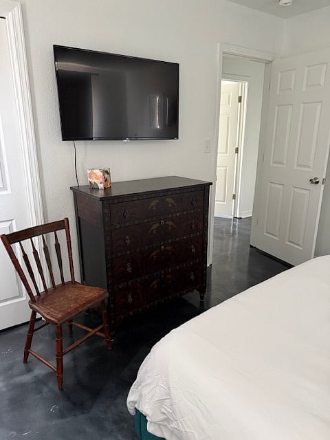 Galvez Queen Bedroom / TV / Closet / ceiling fan / chest drawer
